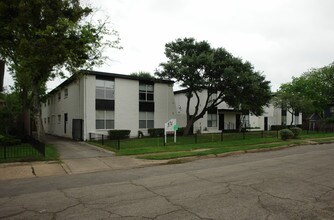 Grigsby Square in Dallas, TX - Building Photo - Building Photo