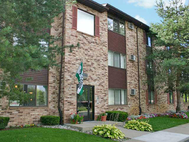 Clearview Apartments in DeWitt, MI - Building Photo