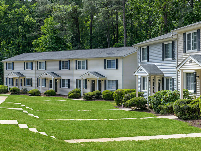 Tryon Village in Raleigh, NC - Foto de edificio - Building Photo