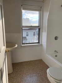 32 E Cottage St, Unit 2 in Boston, MA - Building Photo - Building Photo