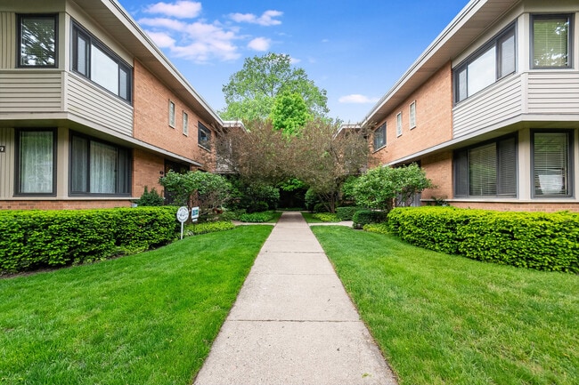 537 Ridge Rd in Wilmette, IL - Building Photo - Building Photo