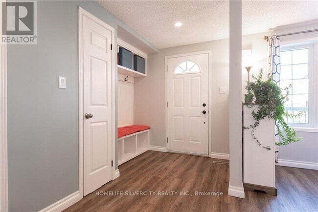 141 Athabaska Rd in Barrie, ON - Building Photo - Building Photo