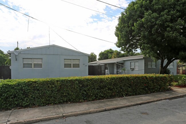 3712-3718 Henry Ave in West Palm Beach, FL - Building Photo - Building Photo