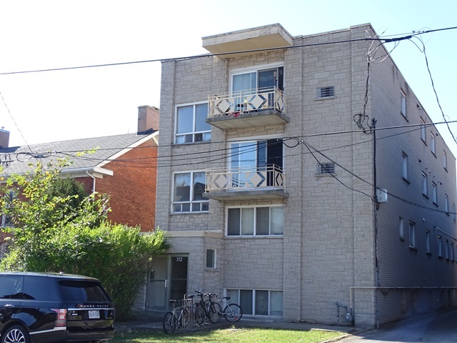 332 University Ave in Kingston, ON - Building Photo