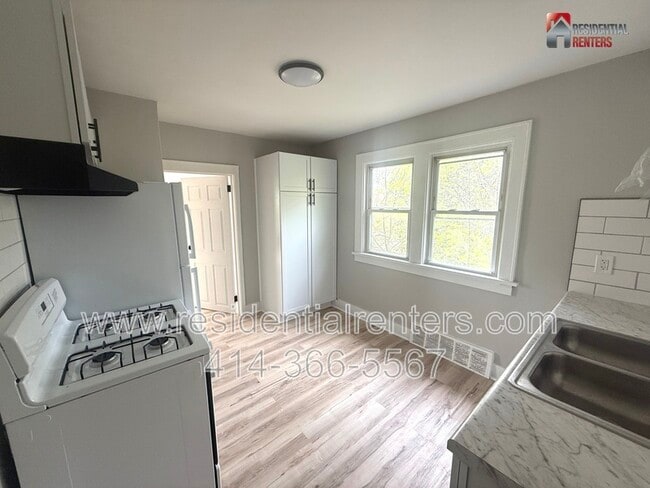 property at 2724 N Palmer St