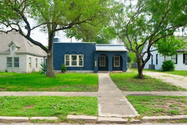 1307 Hicks Ave in San Antonio, TX - Building Photo - Building Photo