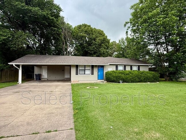 property at 1116 W Nettleton Ave