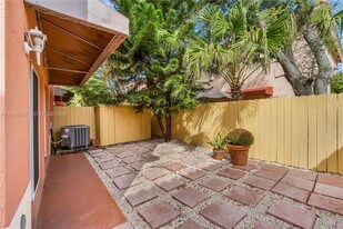 7733 SW 94th Ln in Miami, FL - Building Photo