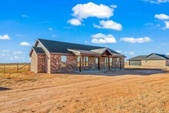 327 North F M 789 in Slaton, TX - Building Photo - Building Photo