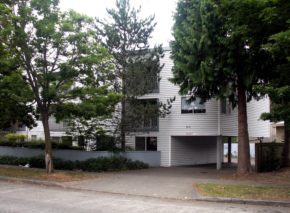 9010 Henderson Pl SW in Seattle, WA - Building Photo