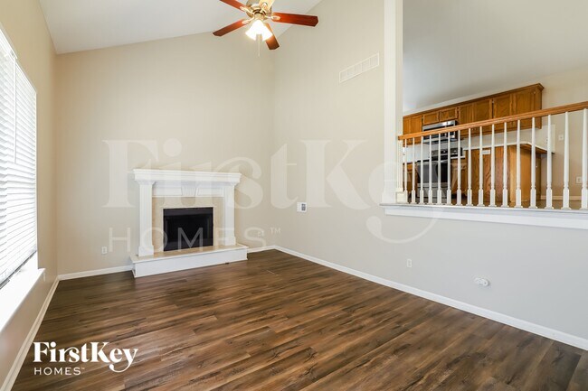 8024 N Spruce Ave in Kansas City, MO - Foto de edificio - Building Photo