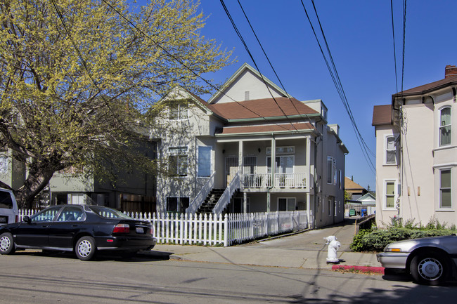 2031 Pacific Ave in Alameda, CA - Foto de edificio - Building Photo