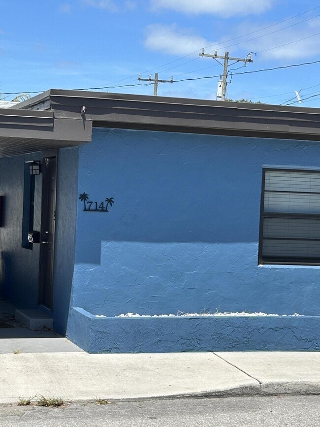 716 3rd Ave N in Lake Worth Beach, FL - Building Photo - Building Photo