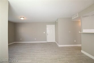 555 E Silverado Ranch Blvd in Las Vegas, NV - Building Photo - Building Photo