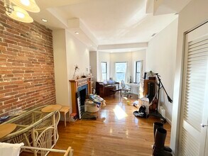 71 Gainsborough St, Unit 301 in Boston, MA - Foto de edificio - Building Photo