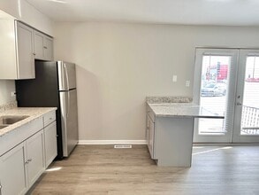 1721 E Roosevelt Rd in Wheaton, IL - Building Photo - Building Photo