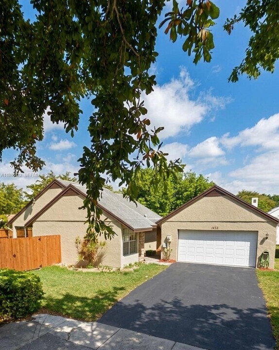 1433 Kittiwake Ct in Homestead, FL - Building Photo