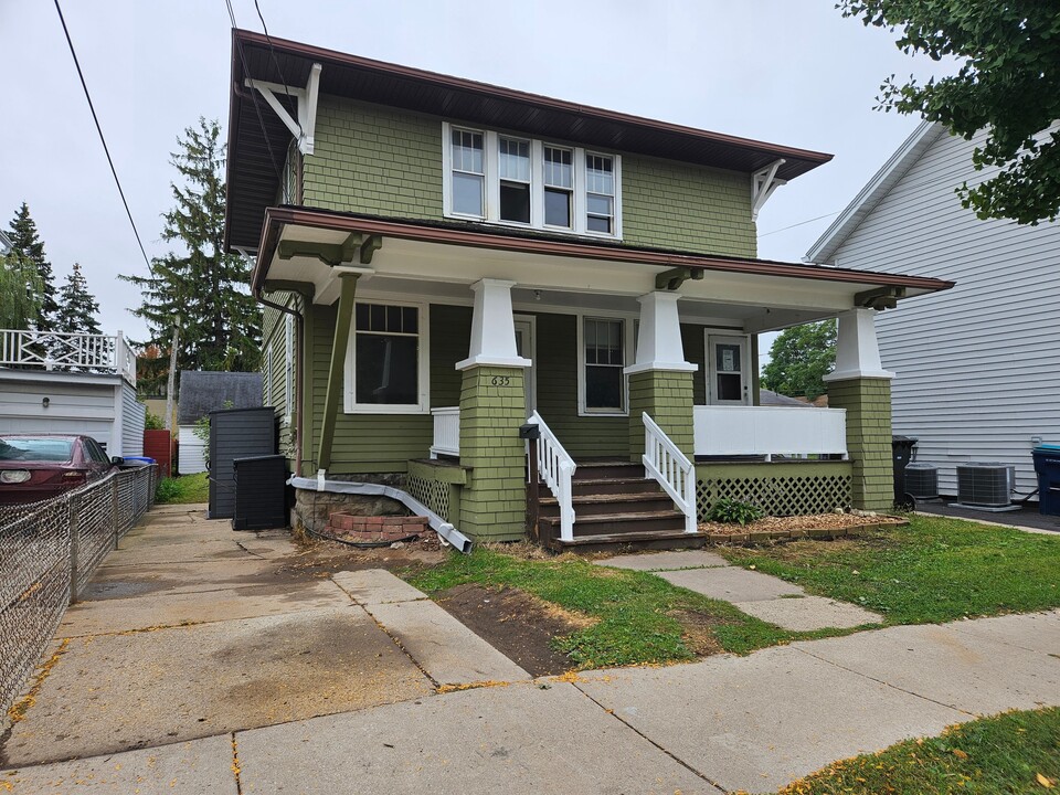 635 W Atlantic St in Appleton, WI - Foto de edificio