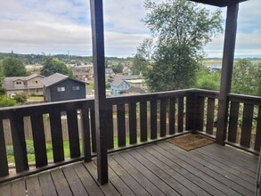 2146-2148 Monroe Ave in North Bend, OR - Building Photo - Building Photo