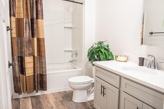 2075 N Cambridge Ave in Milwaukee, WI - Building Photo - Building Photo