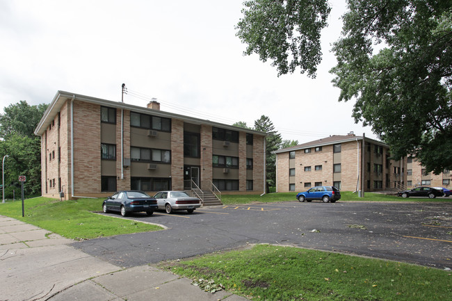 Grass Lake Manor Apartments in Richfield, MN - Building Photo - Building Photo