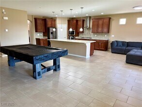 6298 Starflare St in Las Vegas, NV - Building Photo - Building Photo