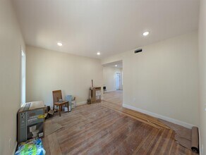 5 Lowell Cir, Unit 1 in Somerville, MA - Foto de edificio - Building Photo