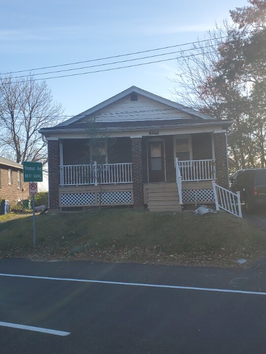 8414 Midland Blvd in St. Louis, MO - Building Photo