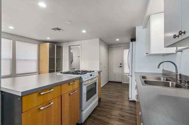 property at 1030 E Polk St
