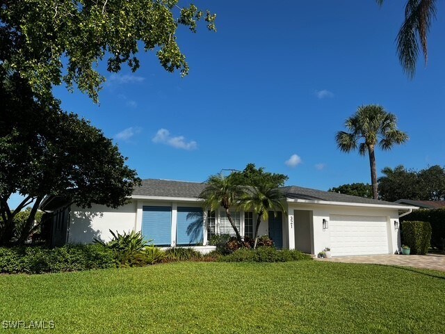 321 Burning Tree Dr in Naples, FL - Building Photo - Building Photo