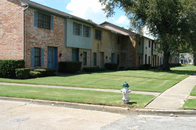 Ashley Square Townhomes in Beaumont, TX - Foto de edificio - Building Photo