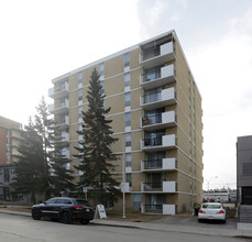 Queenswood House in Calgary, AB - Building Photo - Building Photo