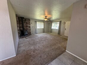 8285 Buena Vista Ave in Los Molinos, CA - Building Photo - Building Photo