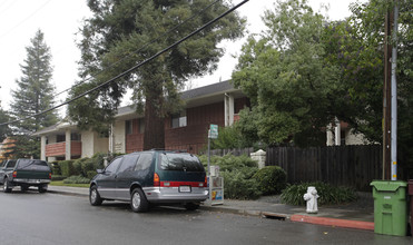 Redwood Patio Apartments in Lafayette, CA - Building Photo - Building Photo