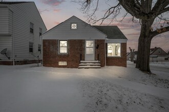 5202 Tuxedo Ave in Parma, OH - Building Photo - Building Photo