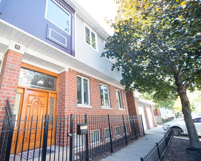 property at 1807 W Ellen St