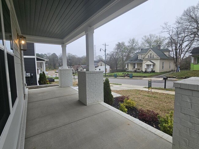139 W Deaderick St in Jackson, TN - Building Photo - Building Photo