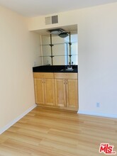 8535 W Knoll Dr, Unit 221 in West Hollywood, CA - Building Photo - Building Photo