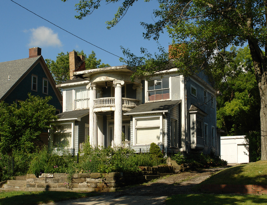 1336 Elm St in Youngstown, OH - Foto de edificio