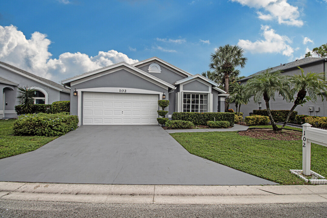 102 Hammocks Ct in Greenacres, FL - Foto de edificio