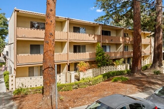 Stanford Garden Apartments in East Palo Alto, CA - Building Photo - Building Photo