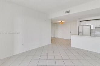 3500 Coral Wy in Miami, FL - Building Photo - Building Photo