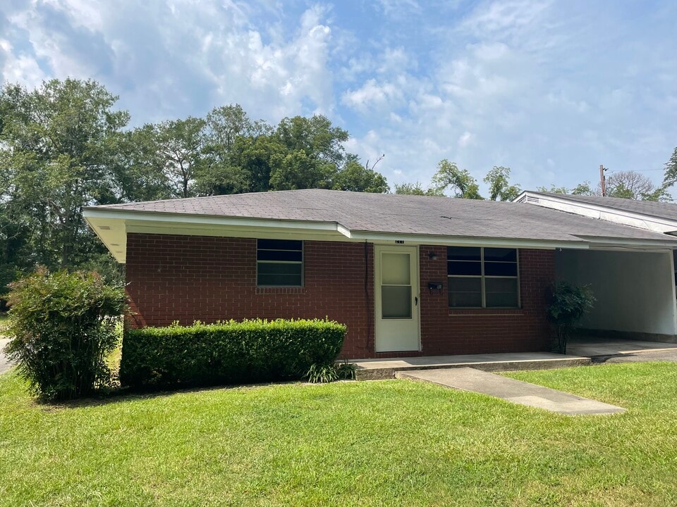 211 Godwin Ln, Unit 211 in Glennville, GA - Building Photo