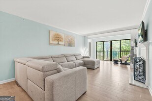 27404 Plantation Dr NE in Atlanta, GA - Building Photo