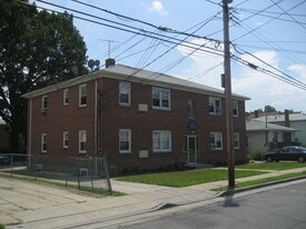 254 Stewart Ave in Hempstead, NY - Building Photo