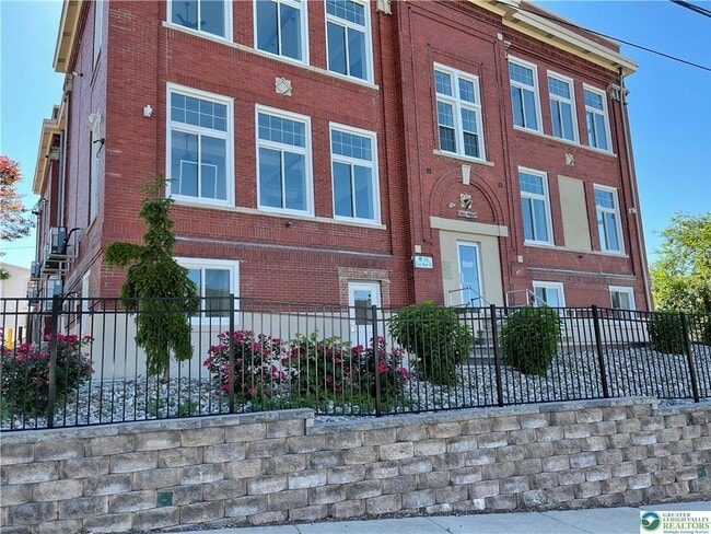 216 Penn St in Bath, PA - Building Photo - Building Photo