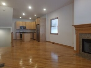 1319 W Belmont Ave, Unit 1 in Chicago, IL - Building Photo - Building Photo