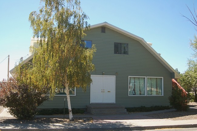 764 Humboldt Ave in Wells, NV - Foto de edificio - Building Photo