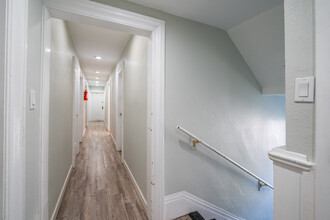 2610 College Ave in Berkeley, CA - Building Photo - Interior Photo