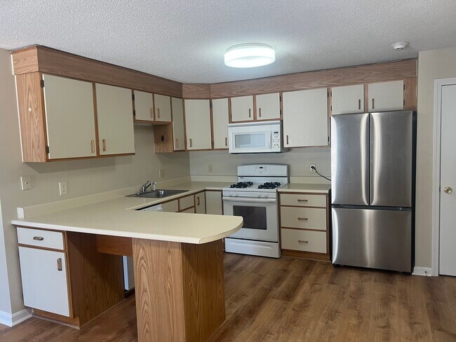 3 Knights Bridge Dr, Unit Knightsbridge308 in Nashua, NH - Foto de edificio - Building Photo